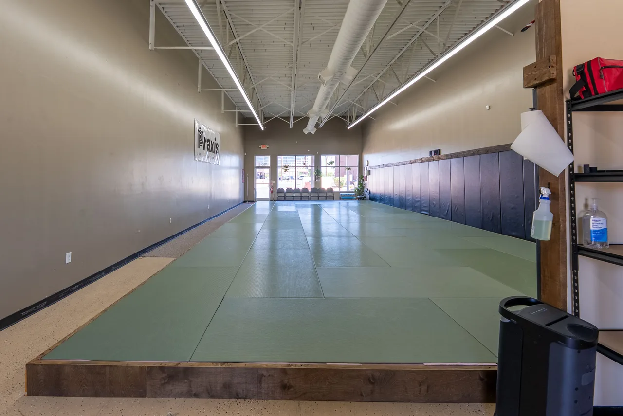 The academy’s professional floating-platform mat system